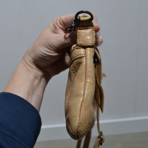 Vilenca Holland Tan Genuine Leather Crossbody Purse - Picture 8 of 11